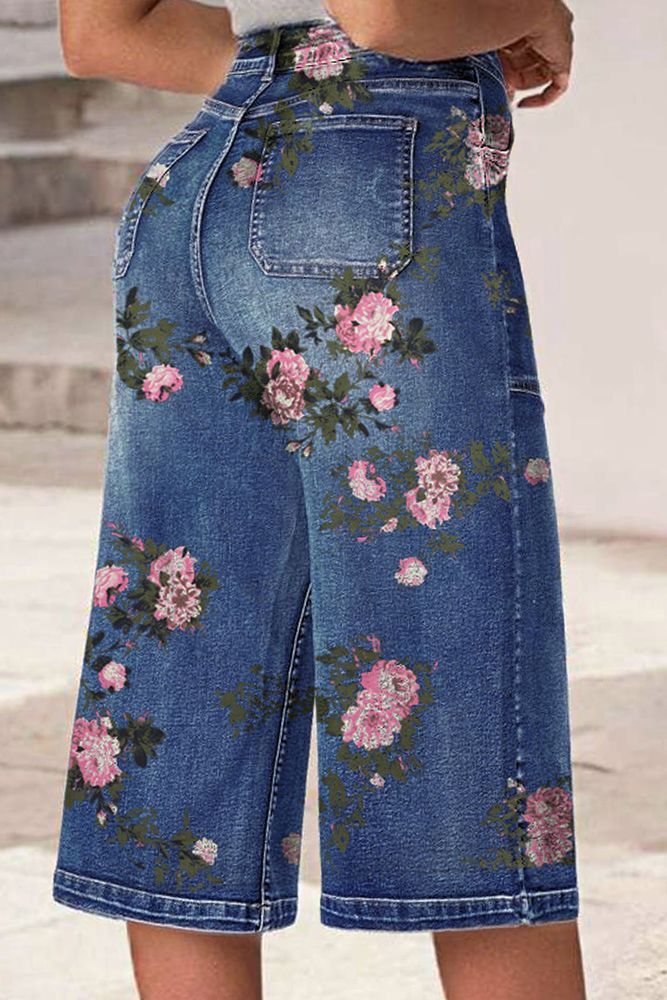 Allover Floral Print Patch Pocket High Rise Straight Leg Capri Jeans