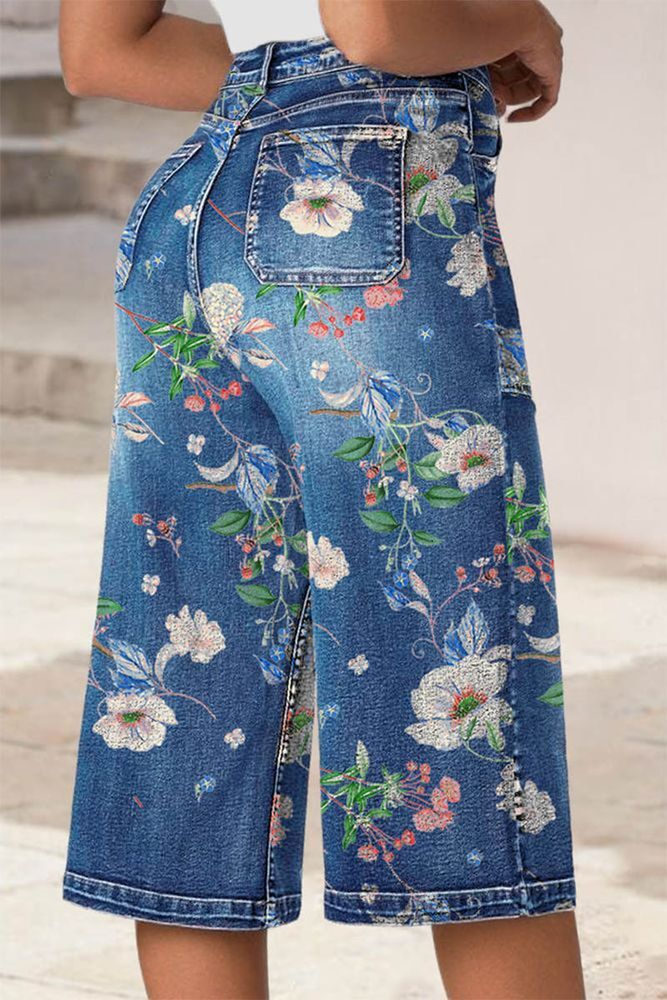 Allover Floral Print Patch Pocket High Rise Straight Leg Capri Jeans