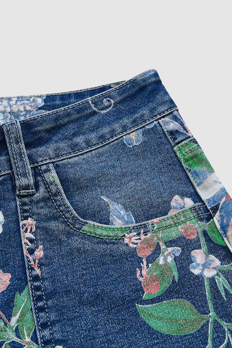 Allover Floral Print Patch Pocket High Rise Straight Leg Capri Jeans