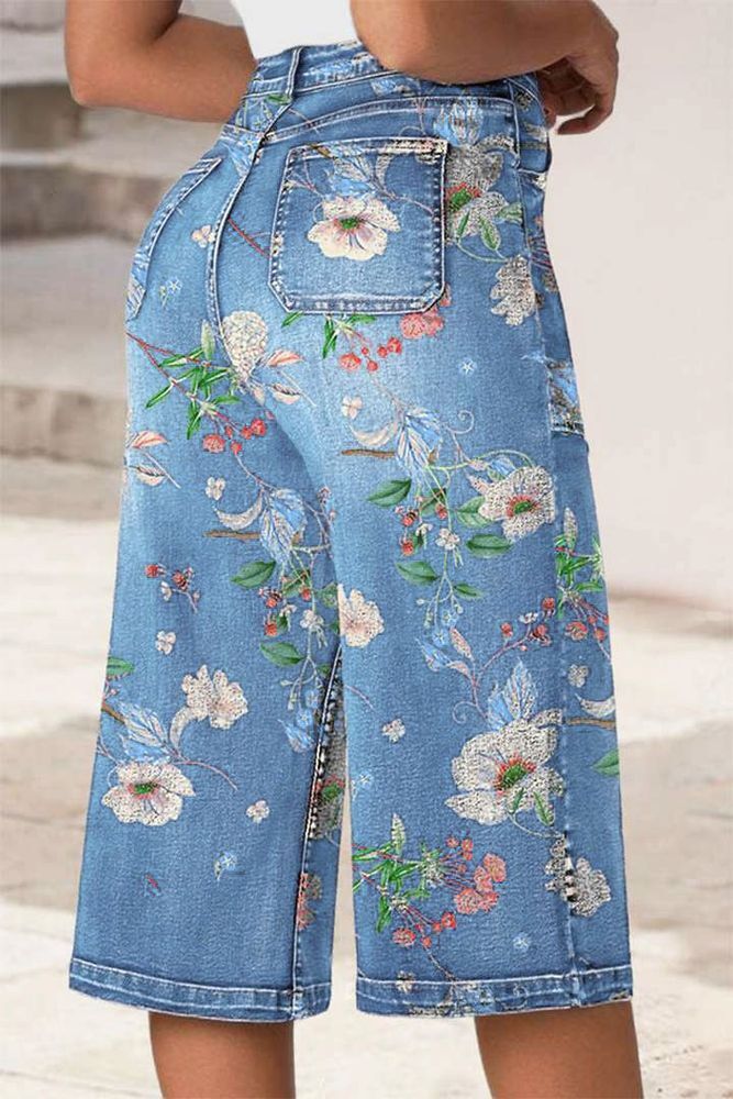 Allover Floral Print Patch Pocket High Rise Straight Leg Capri Jeans